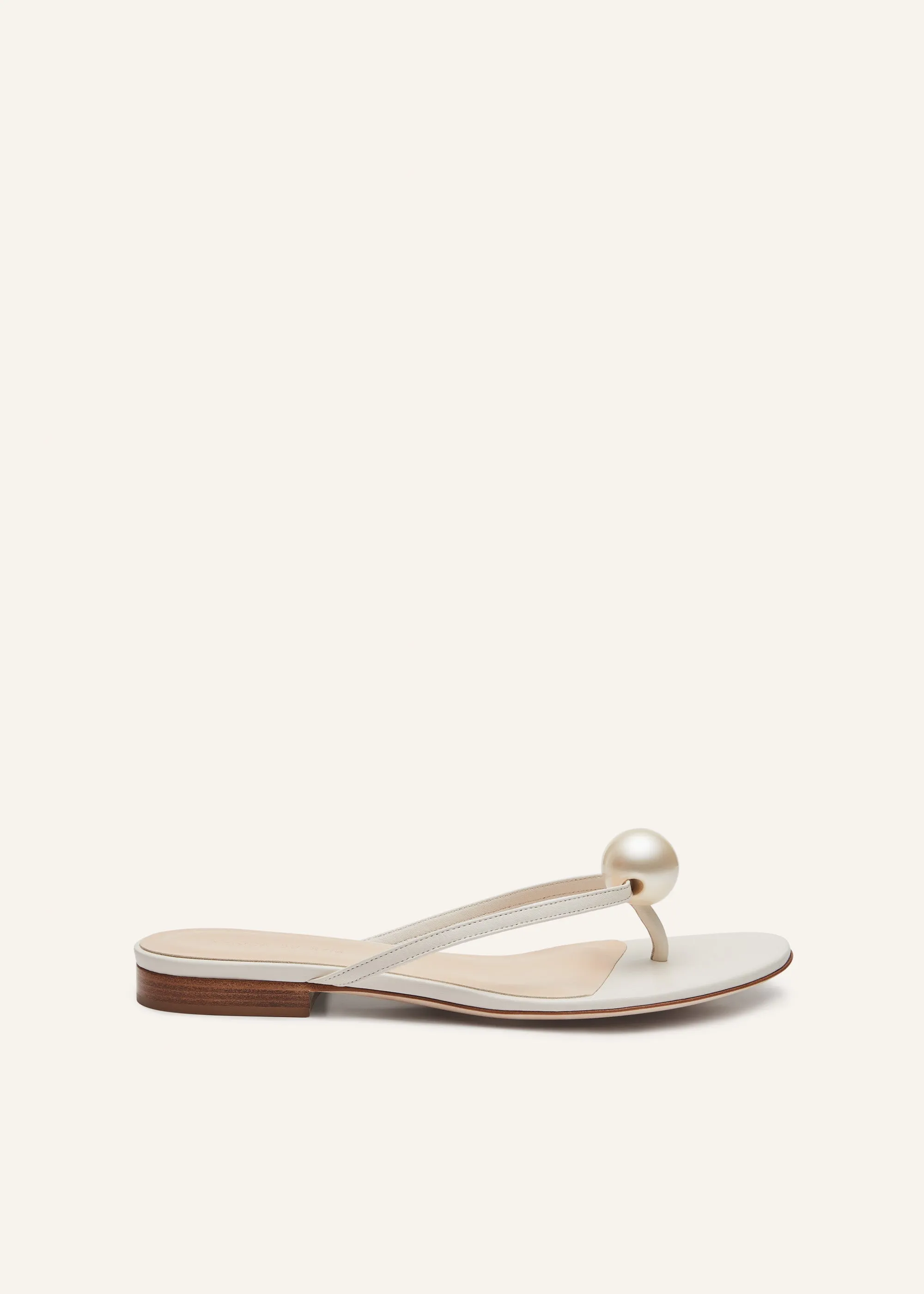 Flat thong pearl sandals in cream leather