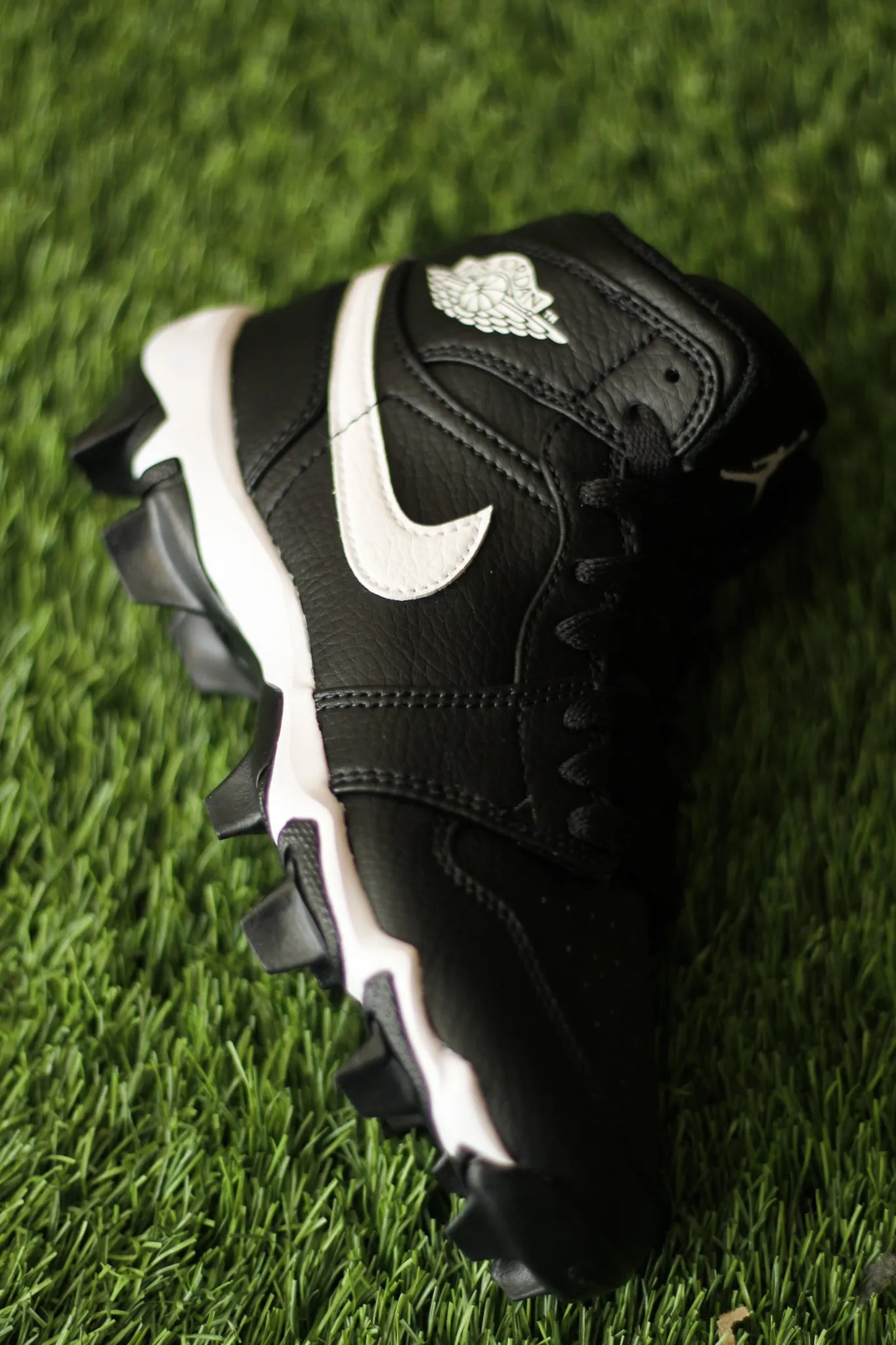 JORDAN 1 MID YOUTH CLEAT (GS) "BLACK"