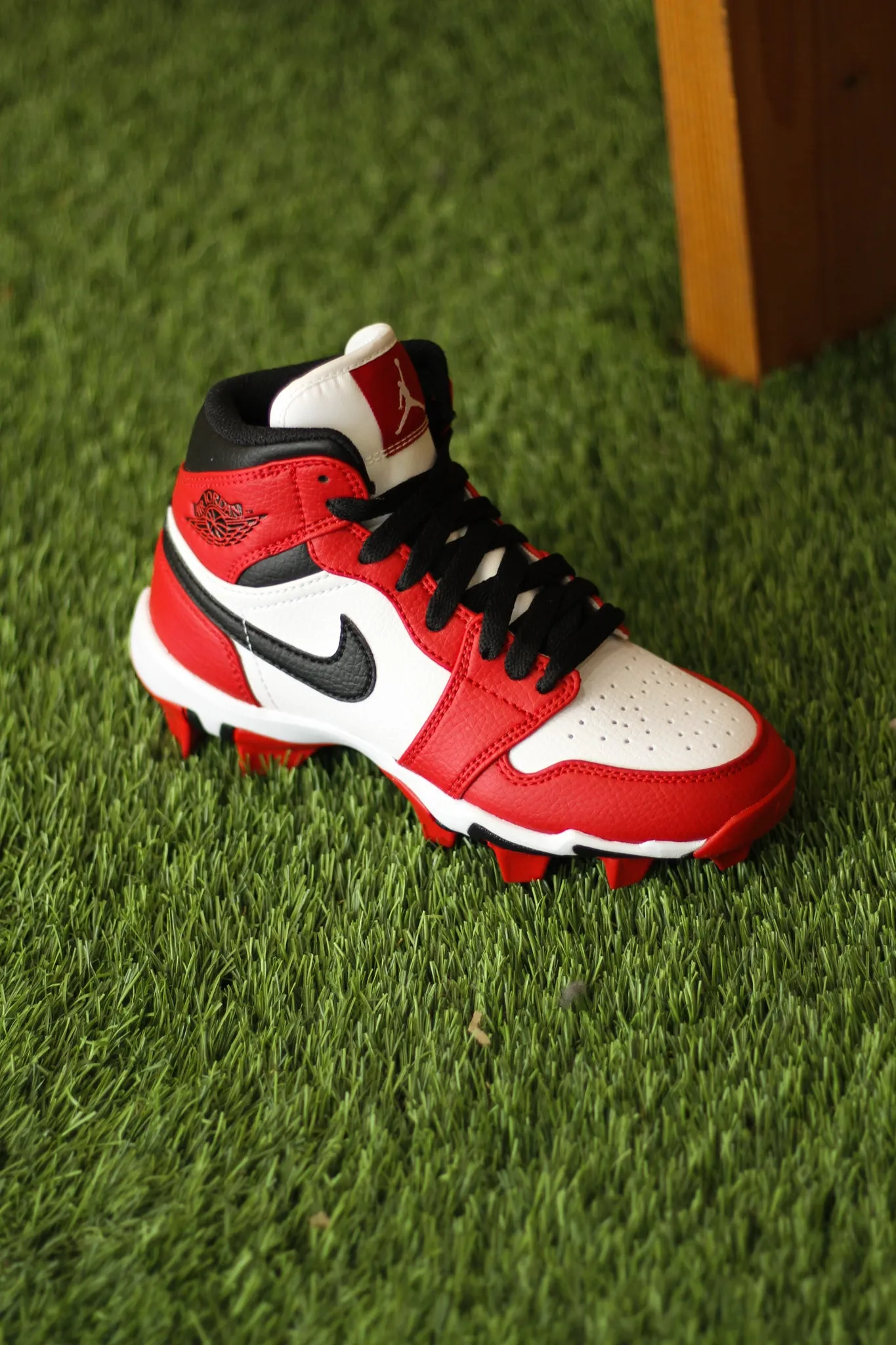 JORDAN 1 MID YOUTH CLEAT (GS) "GYM RED"