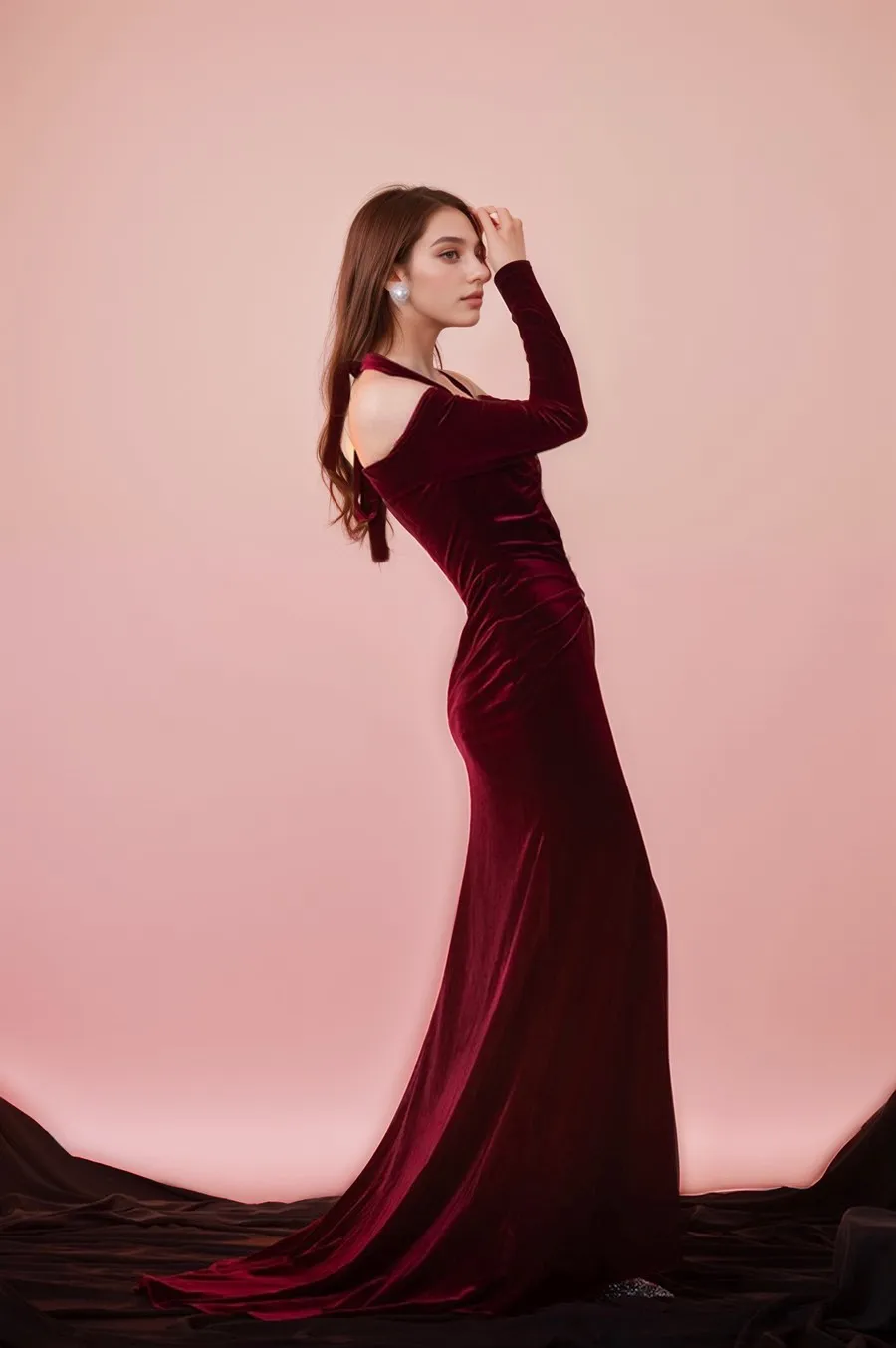 Off-the-shoulder Halter Long Sleeves sheath Prom Velvet Dress front slit