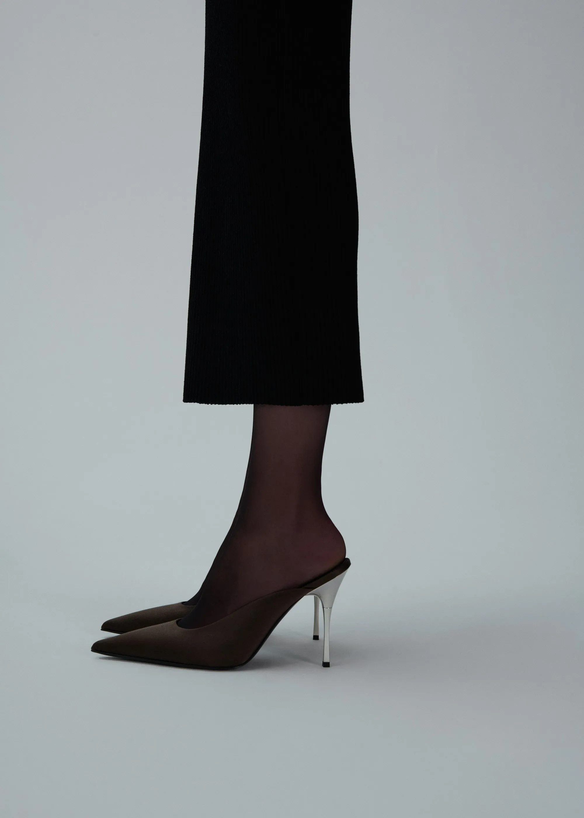 Pointed-toe mules in brown satin