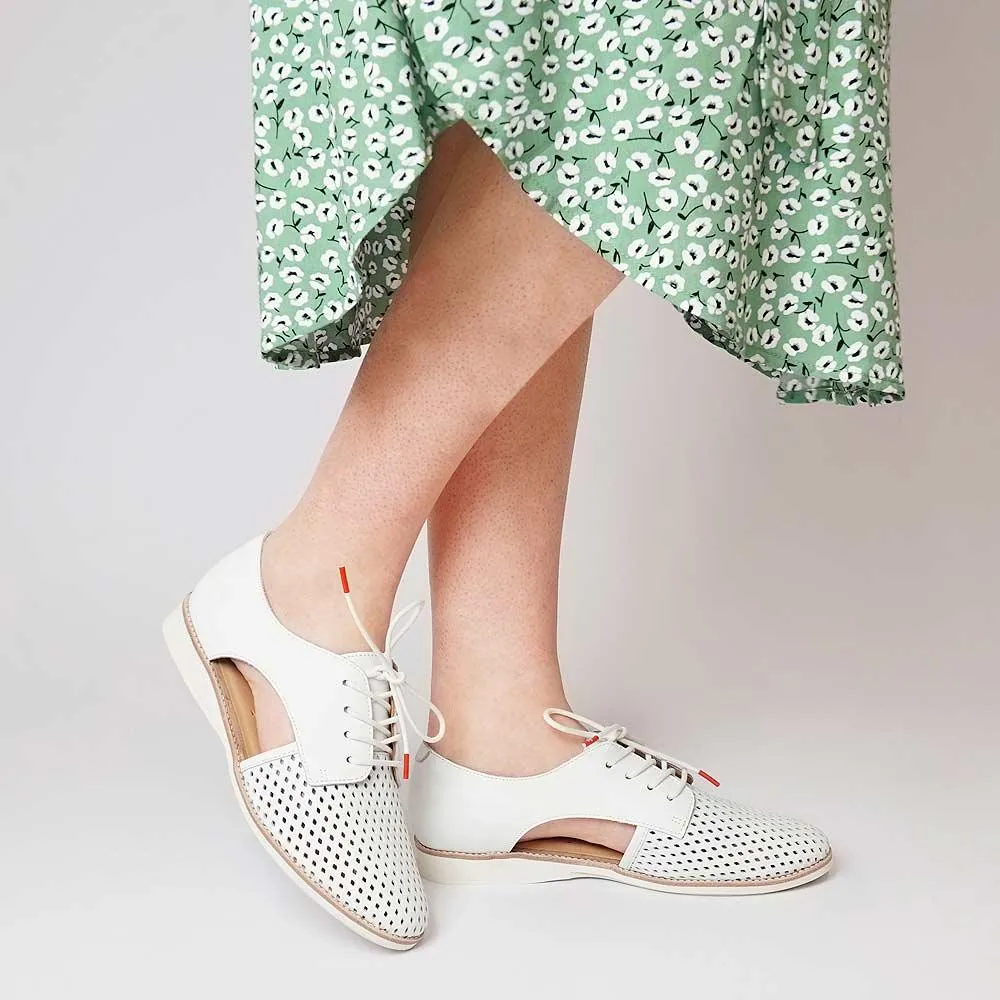 Sidecut Punch Sports White Leather Lace Up Flats