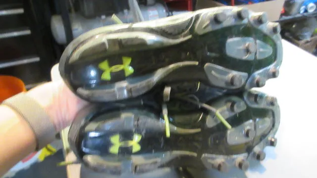 Used Under Armour Soccer Cleats Size 5