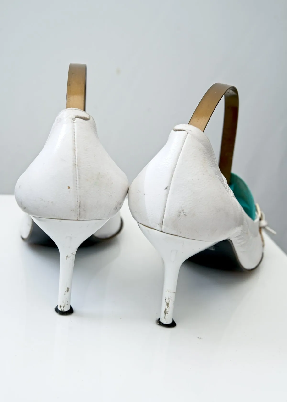 Vintage 60s White Pointy Stilleto Shoes • Size 5