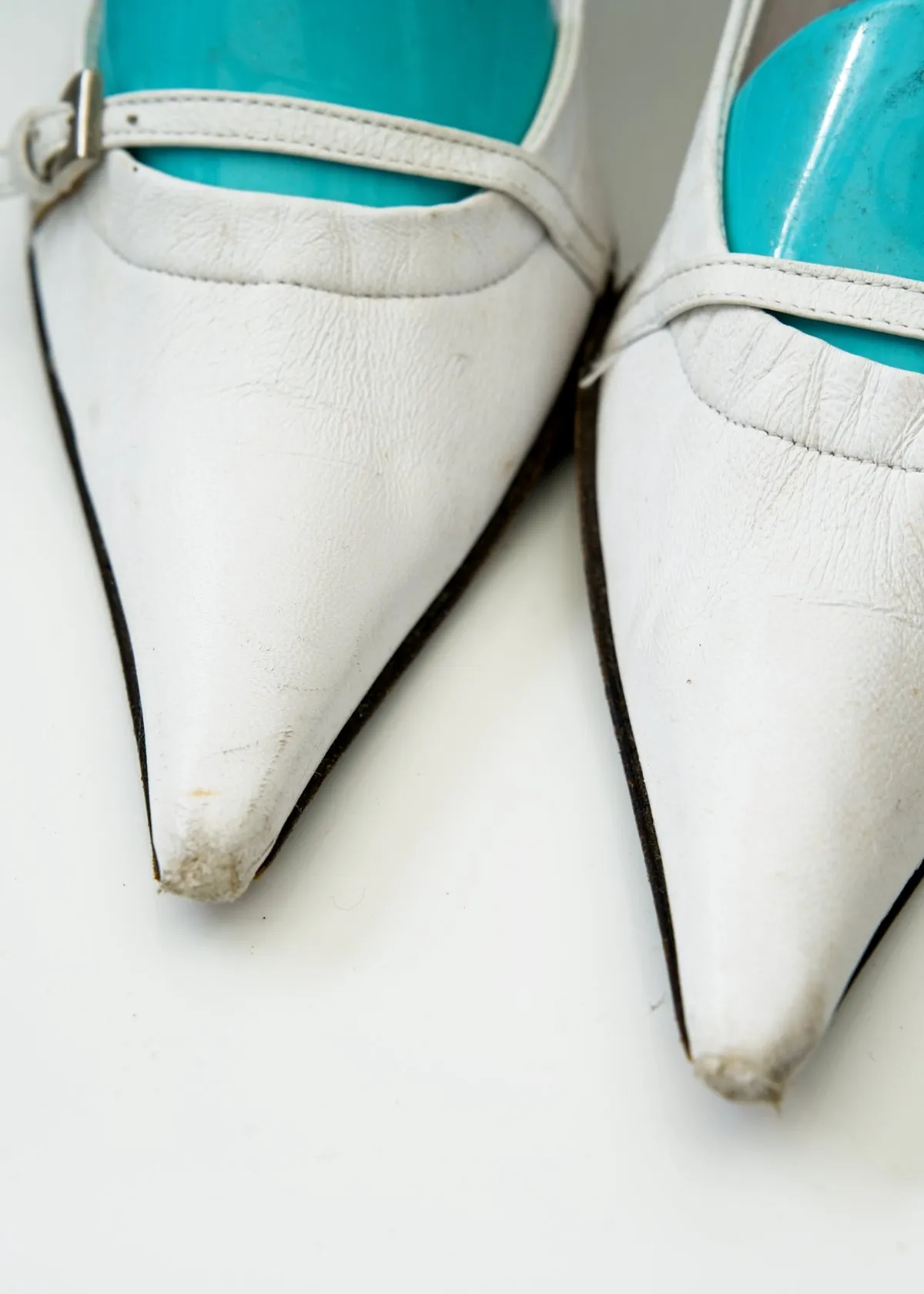 Vintage 60s White Pointy Stilleto Shoes • Size 5